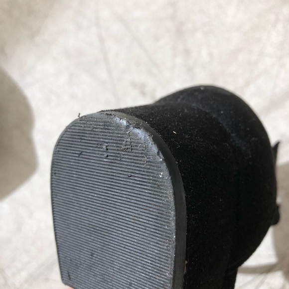 Kelly & Katie black 1.5” heels - Picture 5 of 6